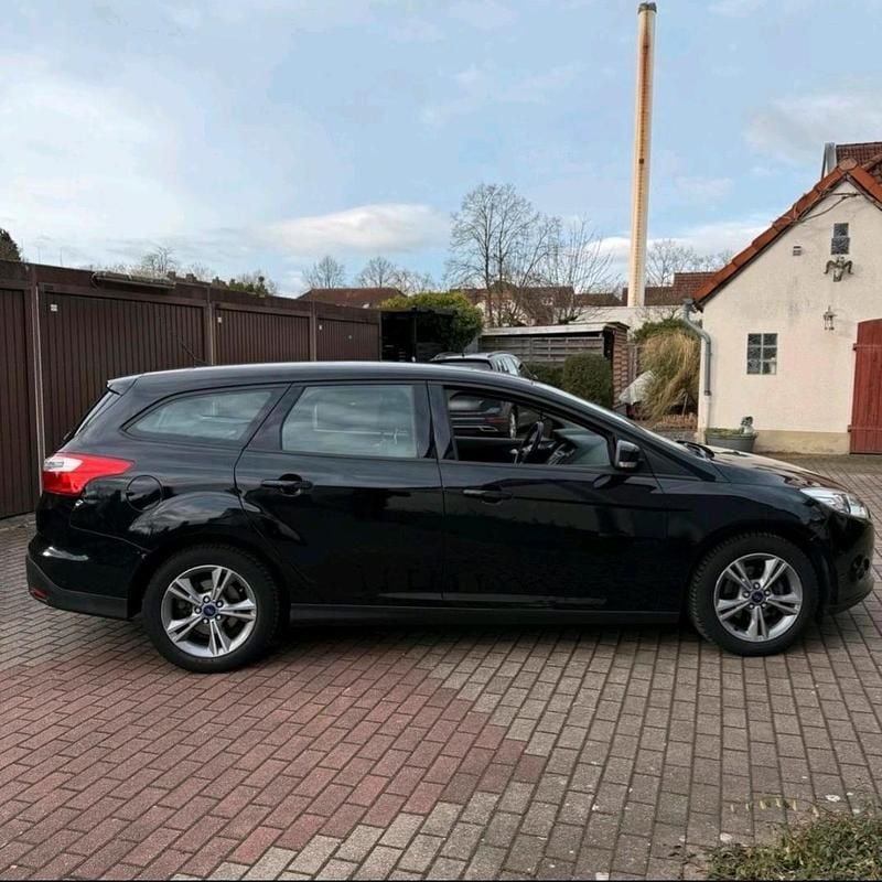 Second-hand Ford Focus 101 CP (74 kW) 2014 Negru Break