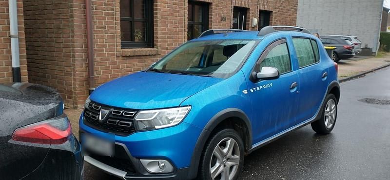 Blau Gebraucht 2019 Dacia Sandero SUV | 3.990 € (Superpreis) - Bild 1/4