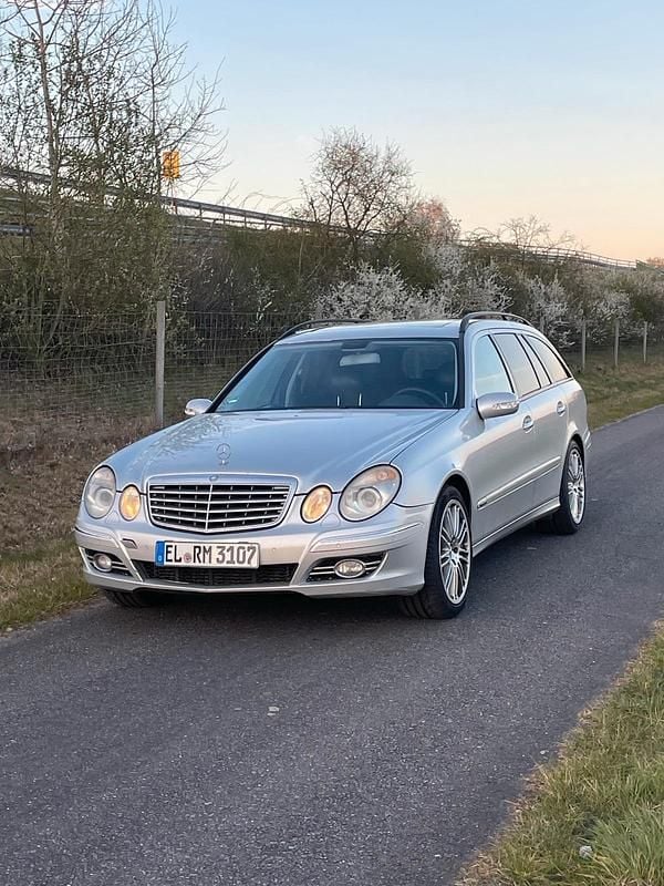 Silber Gebraucht 2004 Mercedes E320 Kombi | 2.399 € (Guter Preis) - Bild 1/4