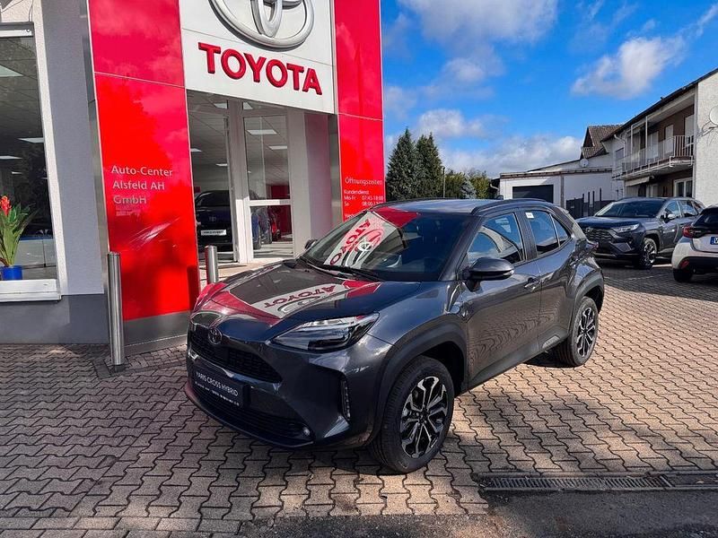 Grau Neu 2025 Toyota Yaris Cross SUV | 30.990 € (Teuer) - Bild 1/4