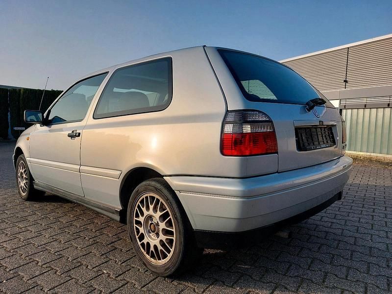 Gebraucht VW Golf III 75 PS (55 kW) 1996 Silber Kleinwagen