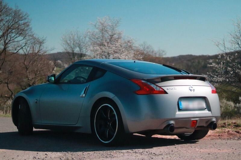 Silber Gebraucht 2010 Nissan 370Z Pack Coupé | 15.999 € (Fairer Preis) - Bild 1/4