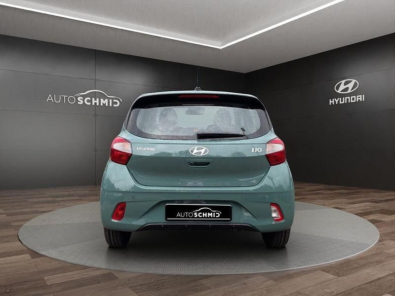 Gebraucht Hyundai i10 Select 63 PS (46 kW) 2025 Mangrove green / mic Kleinwagen