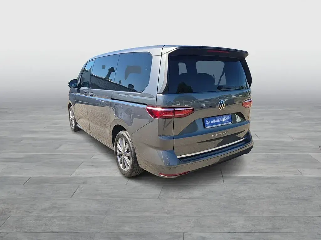 Gebraucht VW Multivan Style 150 PS (110 kW) 2022 Grau Van / Kleinbus