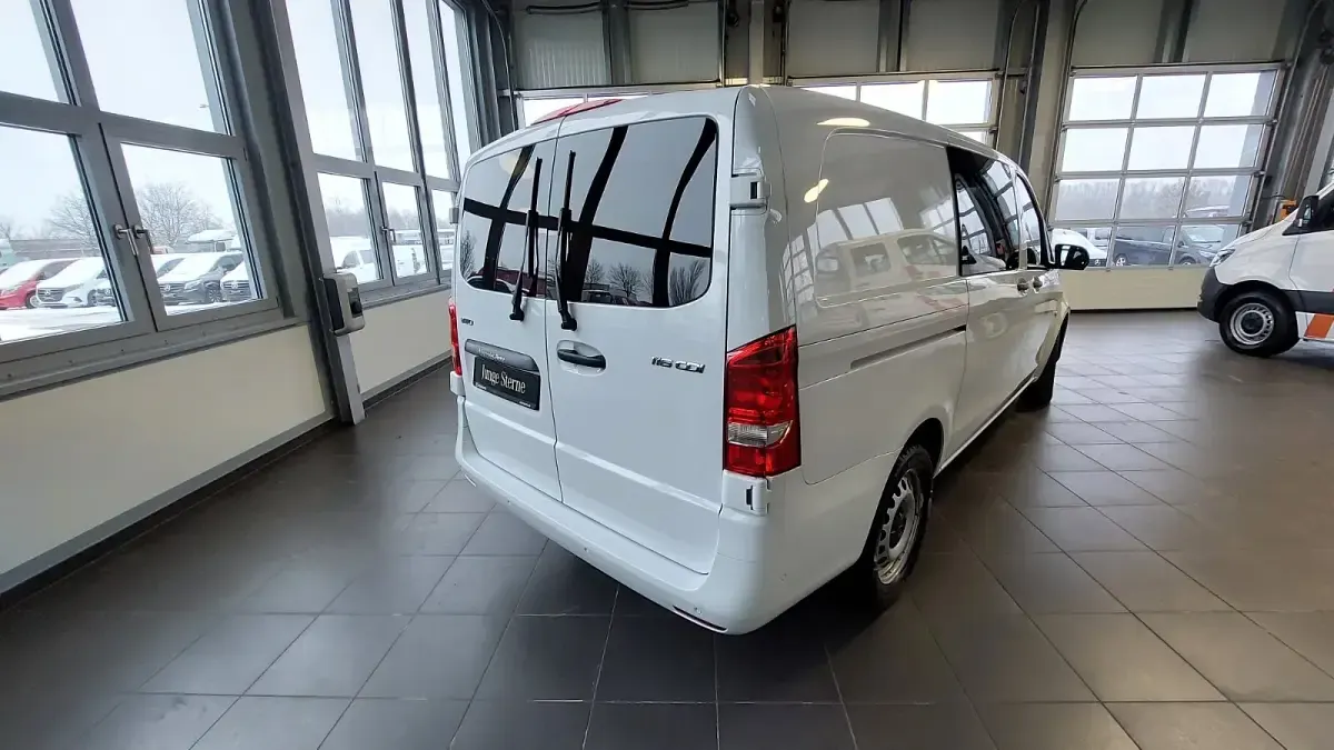 Gebraucht Mercedes Vito 163 PS (119 kW) 2022 Arktikweiß Van