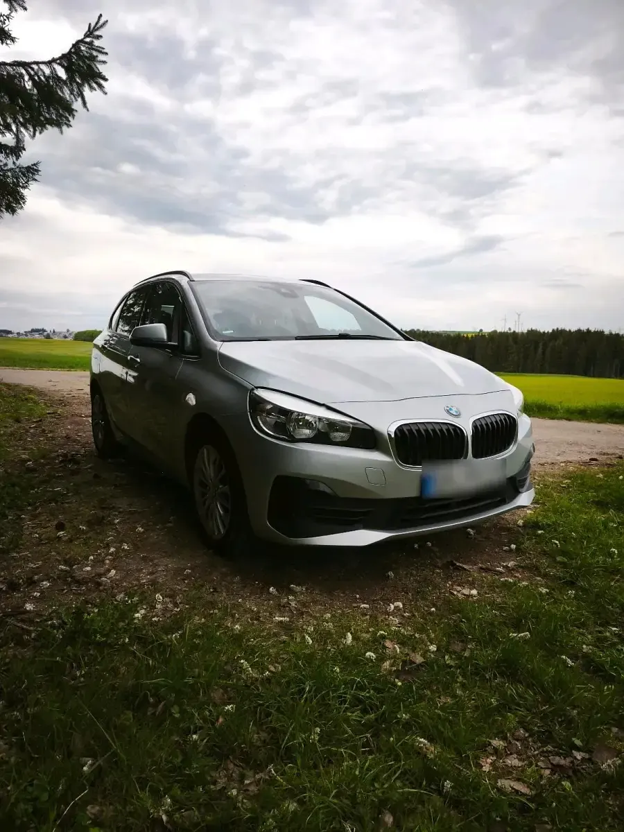 Gebraucht BMW 216 Active Tourer 116 PS (85 kW) 2018 Silber Van / Kleinbus