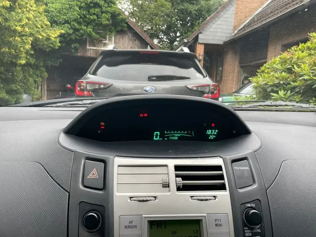 Gebraucht Toyota Yaris Executive 87 PS (63 kW) 2007 Silber Kleinwagen