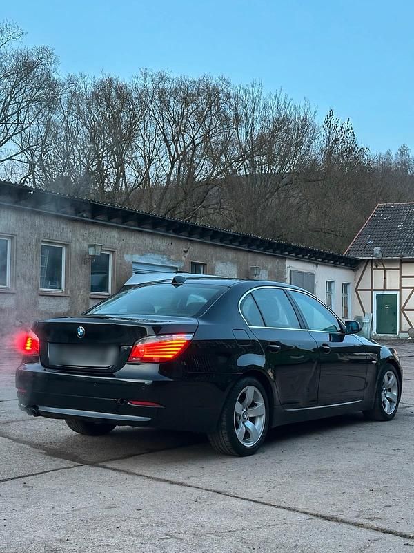 Gebraucht BMW 523 170 PS (125 kW) 2008 Schwarz Limousine
