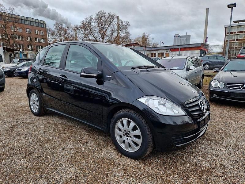 Gebraucht Mercedes A180 116 PS (85 kW) 2010 Schwarz Van / Kleinbus