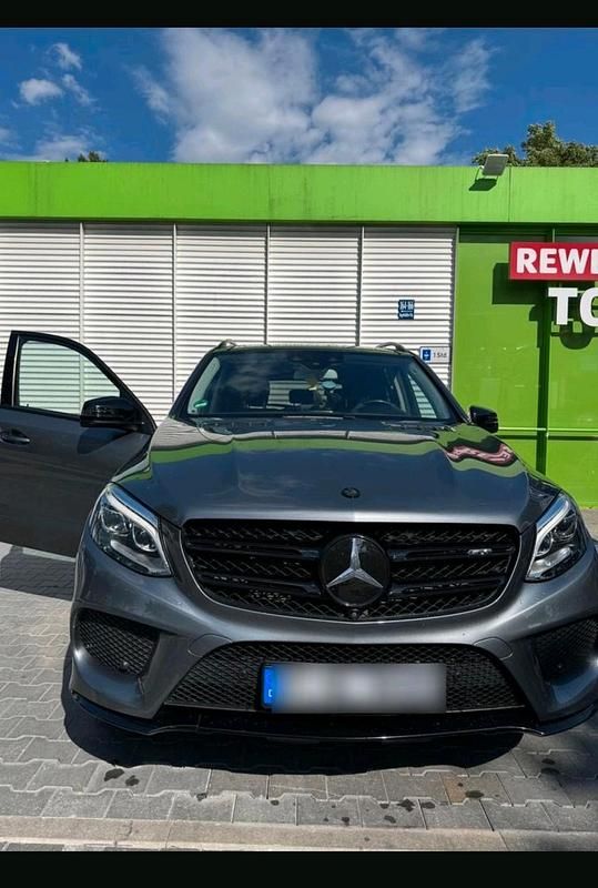 Grau Gebraucht 2016 Mercedes GLE43 AMG AMG SUV | 25.000 € - Bild 1/4
