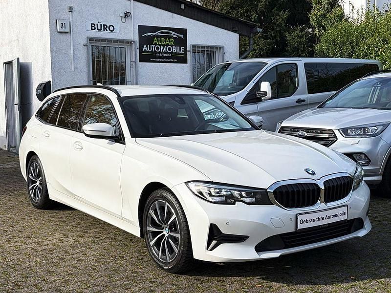 Weiß Gebraucht 2022 BMW 318 Advantage Kombi | 20.990 € (Fairer Preis) - Bild 1/4