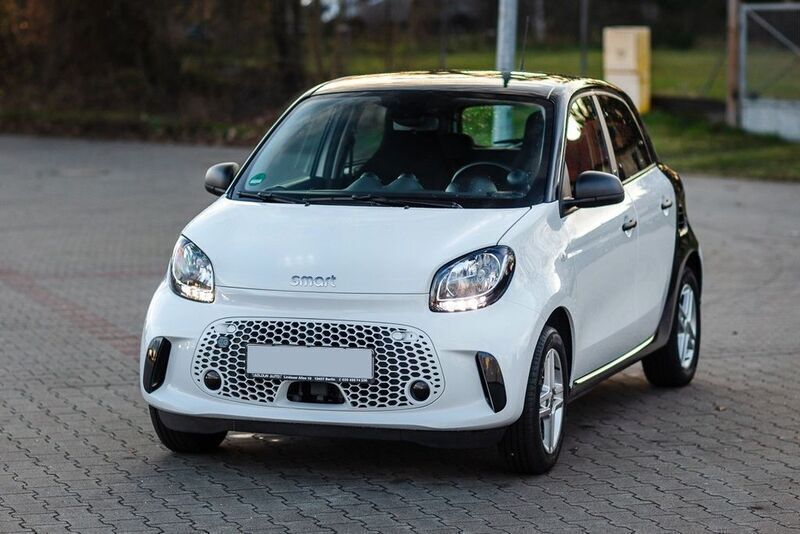 Weiß Gebraucht 2021 Smart ForFour Electric Drive Limousine | 8.990 € (Fairer Preis) - Bild 1/4