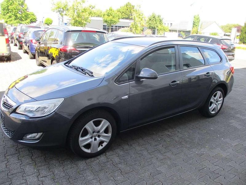 Grau Gebraucht 2011 Opel Astra Kombi | 2.650 € (Fairer Preis) - Bild 1/4