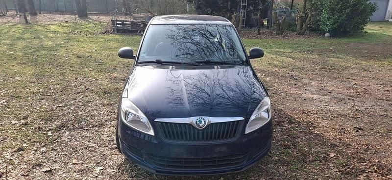 Gebraucht Skoda Fabia 60 PS (44 kW) 2012 Blau Limousine