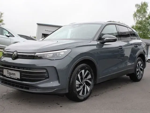 Neu VW Tiguan 150 PS (110 kW) 2026 Grau SUV
