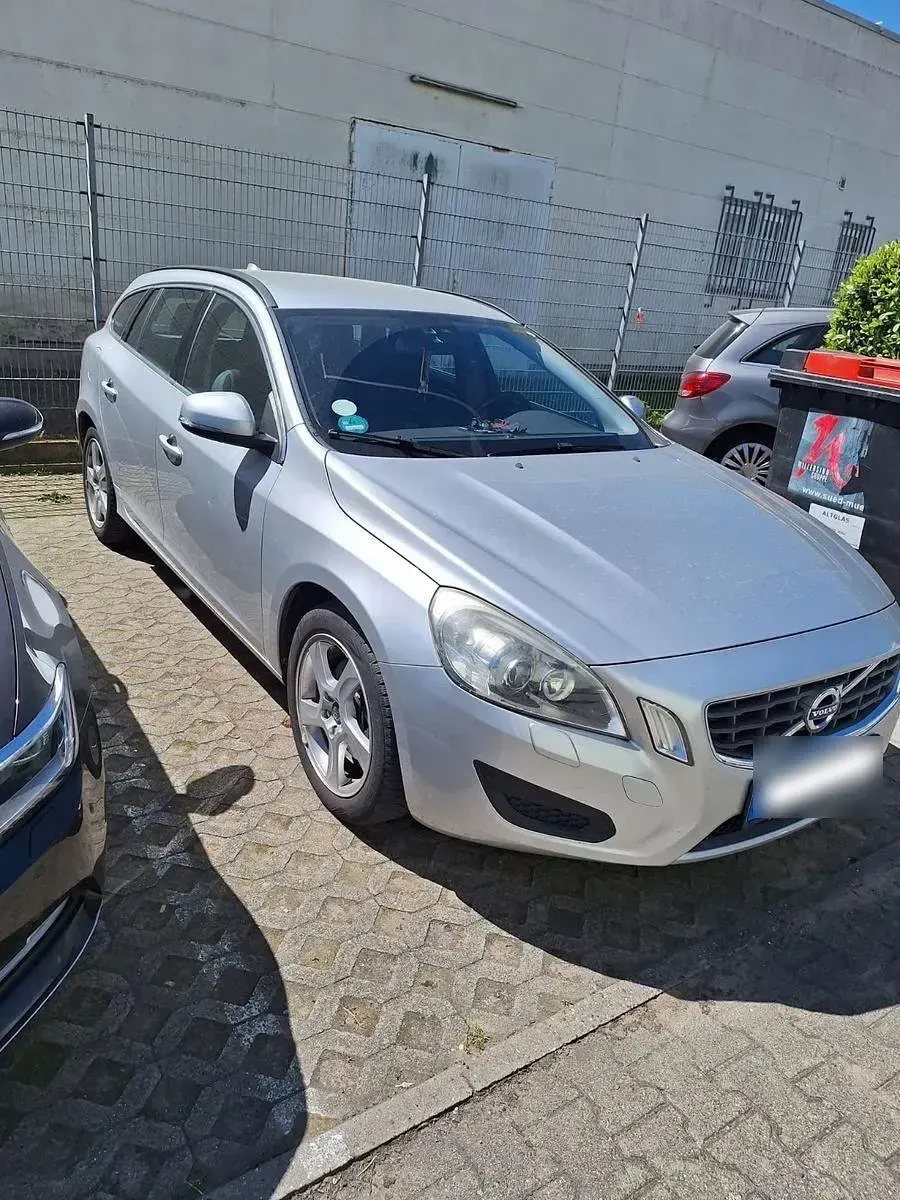 Gebraucht Volvo V60 163 PS (119 kW) 2011 Silber Kombi