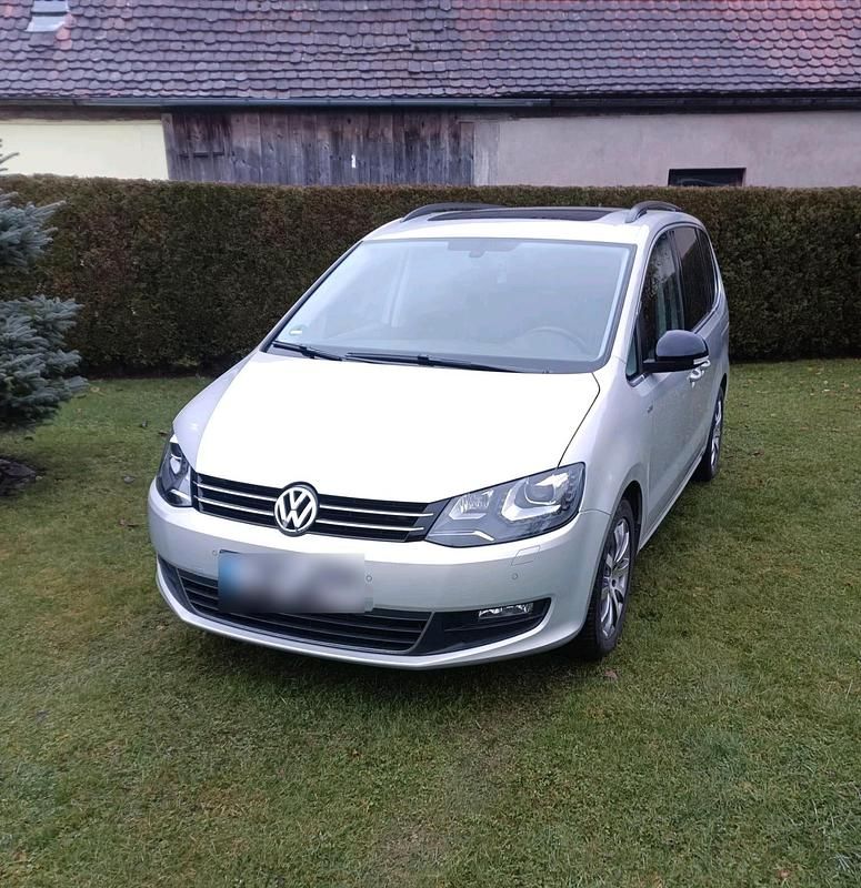 Second-hand VW Sharan 177 CP (130 kW) 2012 Argintiu Monovolum