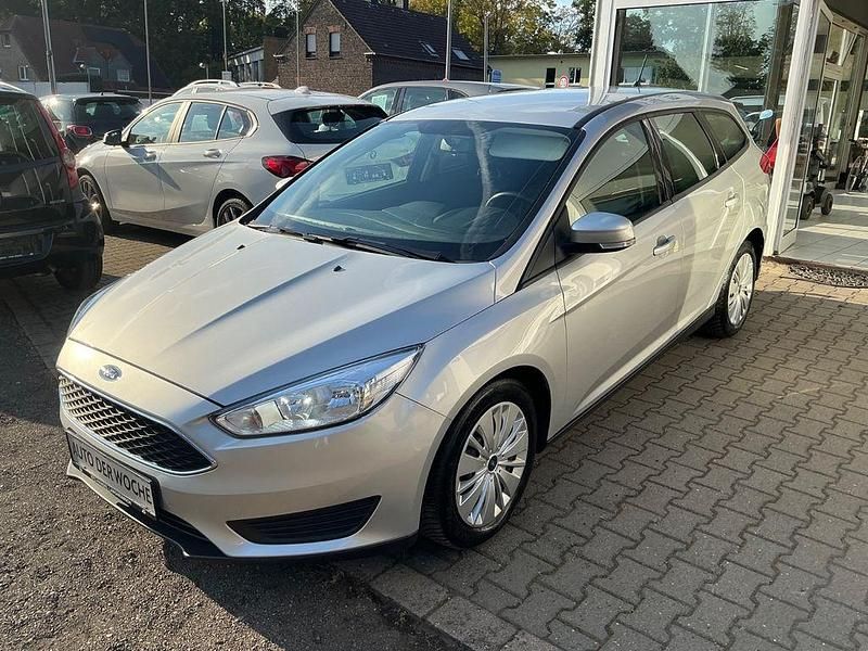 Silber Gebraucht 2017 Ford Focus Limousine | 8.950 € (Fairer Preis) - Bild 1/4