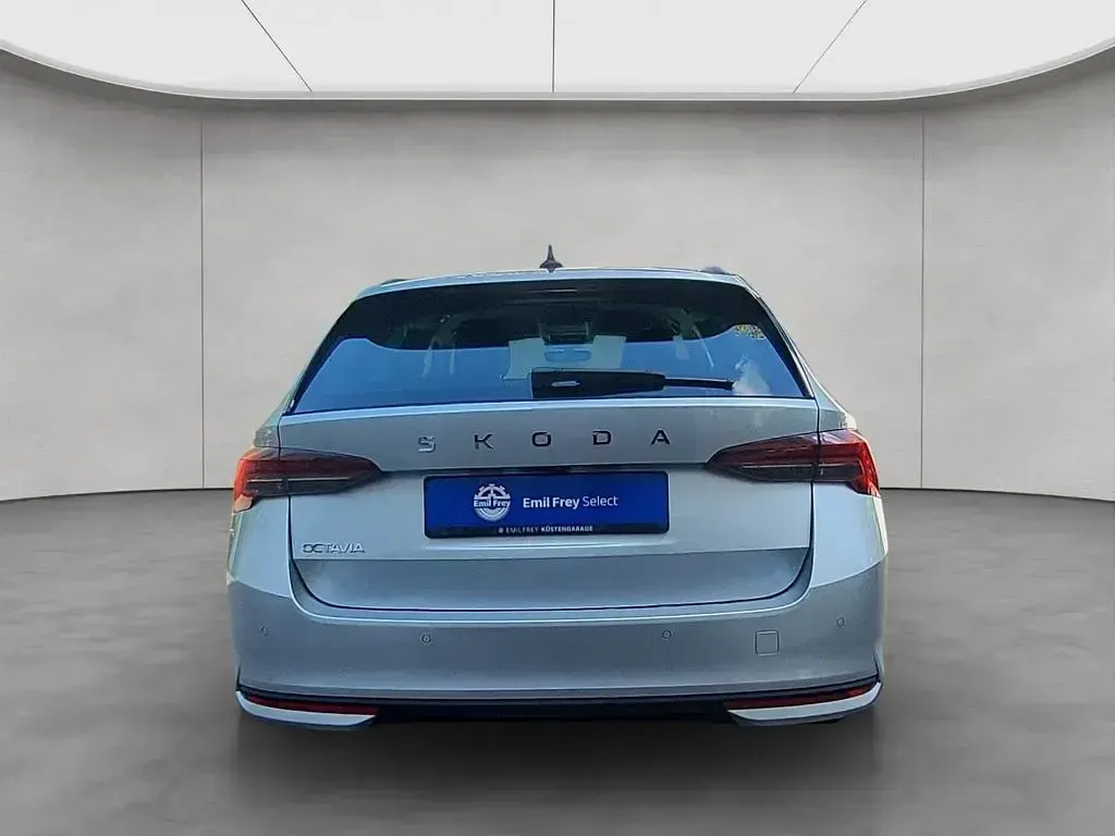 Gebraucht Skoda Octavia Selection 150 PS (110 kW) 2025 Brillantsilber metallic Kombi