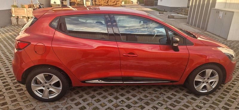 Gebraucht Renault Clio IV 90 PS (66 kW) 2013 Rot Kleinwagen