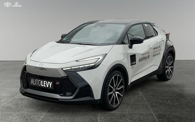 Grau Neu 2025 Toyota C-HR Sport SUV | 45.161 € (Teuer) - Bild 1/4
