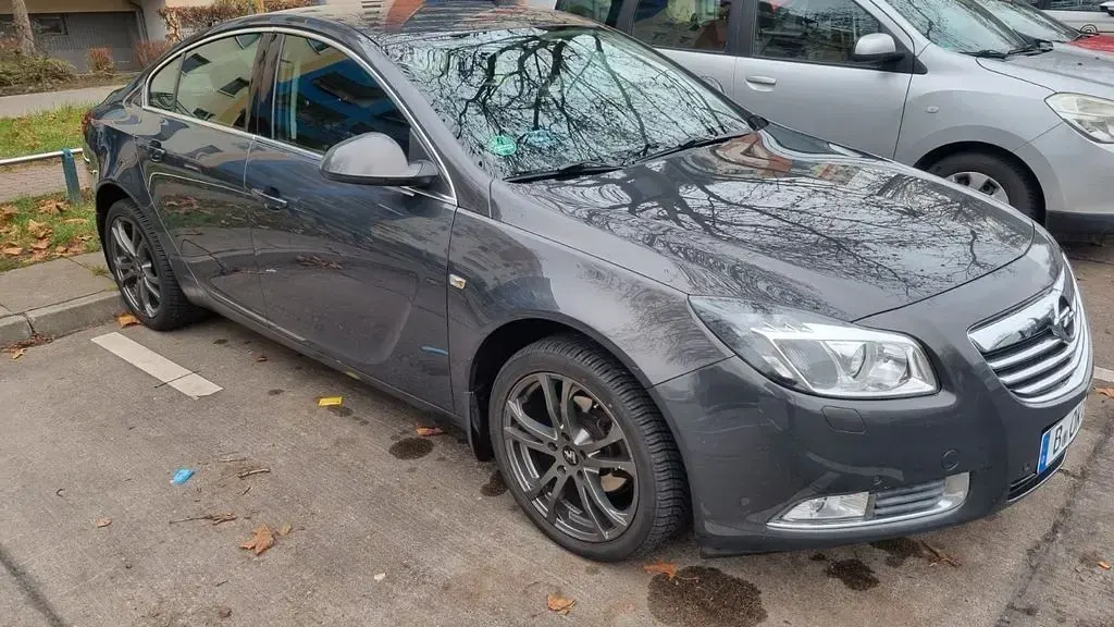 Gebraucht Opel Insignia Edition 160 PS (117 kW) 2012 Schwarz Limousine