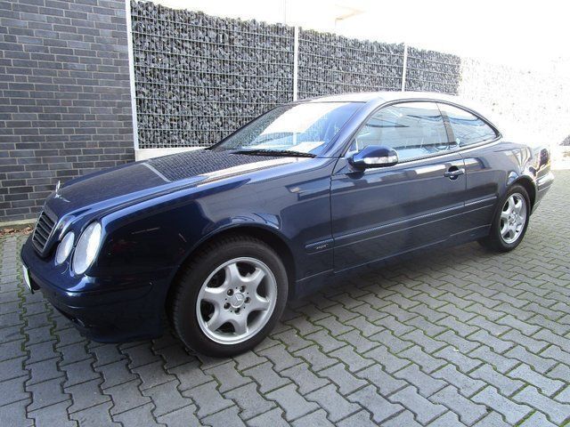 Blau metallic Gebraucht 2000 Mercedes CLK320 Avantgarde Coupé | 9.985 € - Bild 1/4