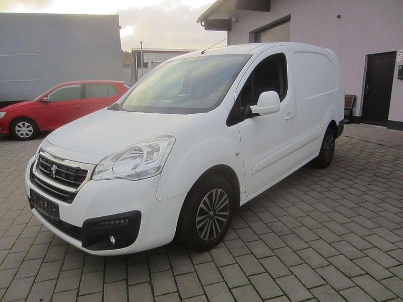 Lack weiss banquise Gebraucht 2015 Peugeot Partner Comfort plus Van | 7.500 € (Fairer Preis) - Bild 1/4