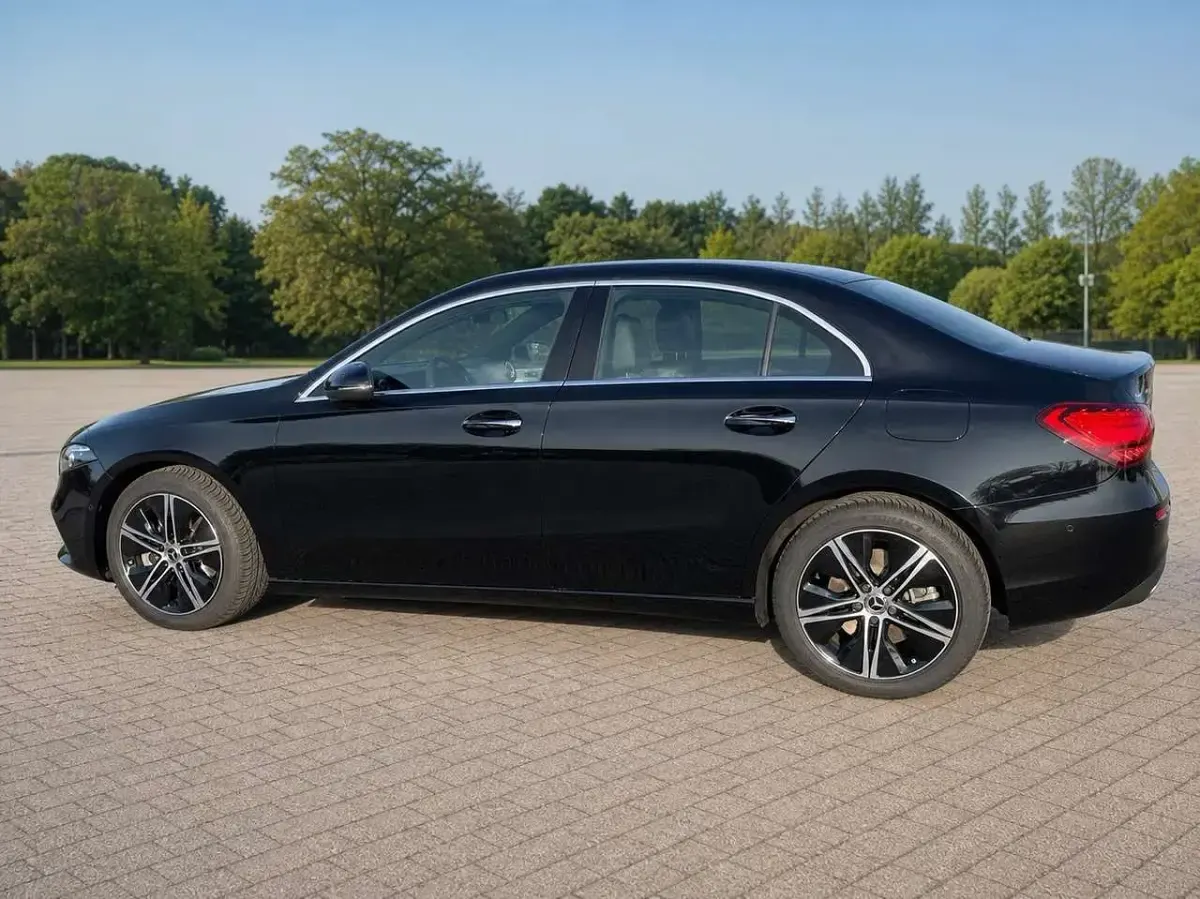 Gebraucht Mercedes A250 163 PS (119 kW) 2023 Schwarz Limousine