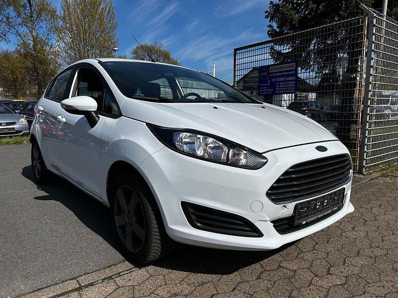 Gebraucht Ford Fiesta Trend 80 PS (58 kW) 2015 Weiß Limousine