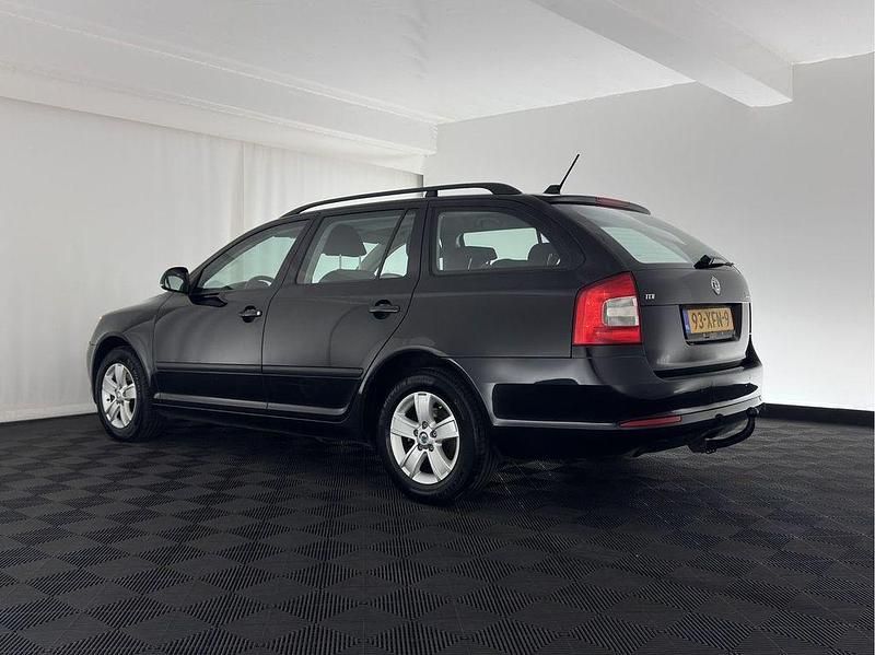 Gebraucht Skoda Octavia Business Line 105 PS (77 kW) 2012 Schwarz Kombi