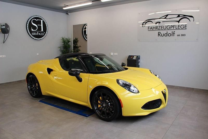Gelb Gebraucht 2016 Alfa Romeo 4C Cabrio | 78.500 € - Bild 1/4