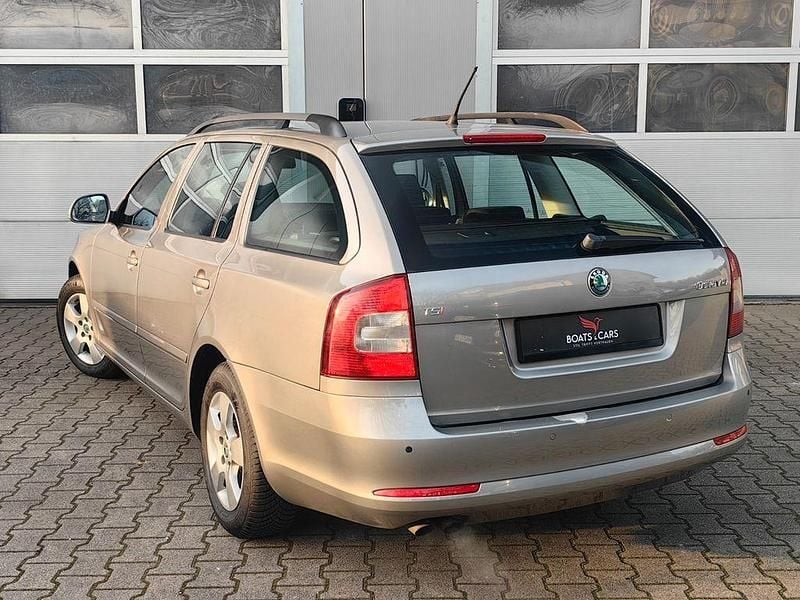 Gebraucht Skoda Octavia Ambiente 160 PS (117 kW) 2011 Braun Kombi