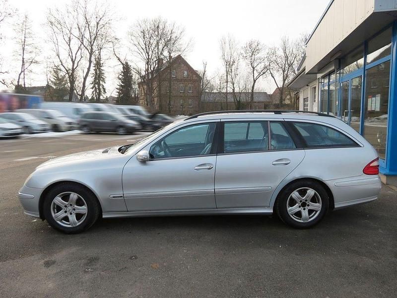 Gebraucht Mercedes E220 150 PS (110 kW) 2003 Silber Kombi