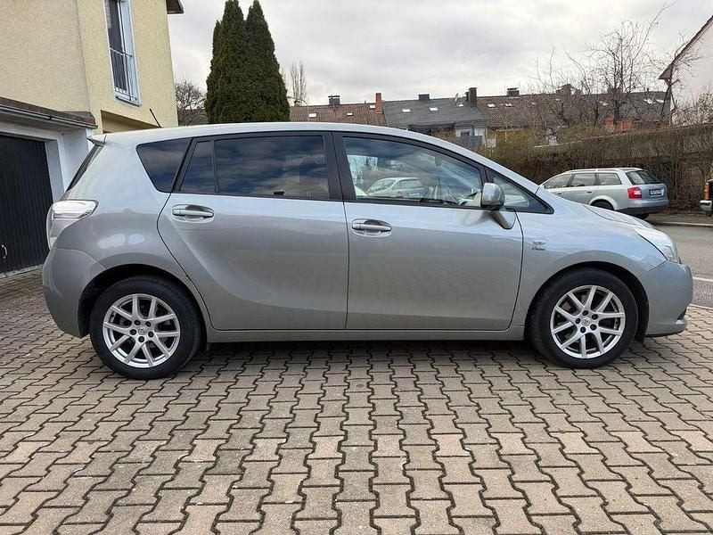 Gebraucht Toyota Verso Executive 177 PS (130 kW) 2011 Grau Van / Kleinbus