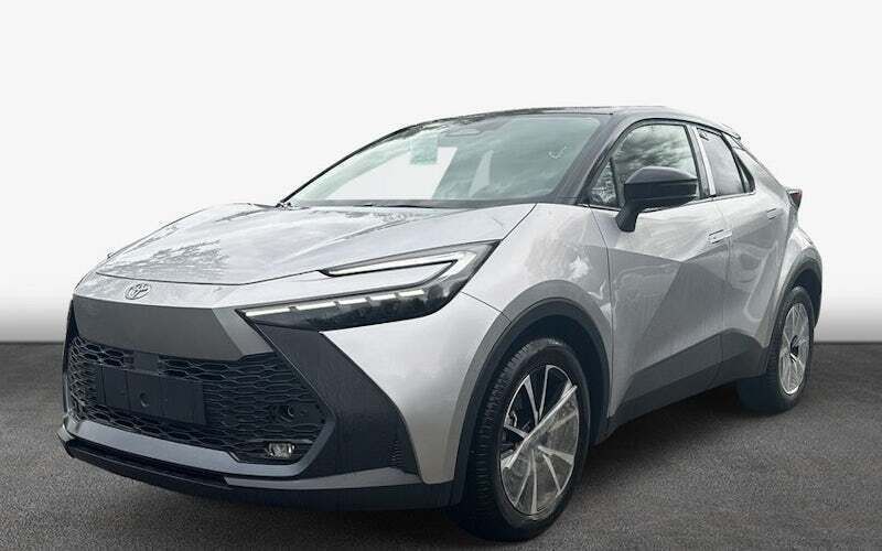 Shimmering silber metallic/dach schwarz Neu 2024 Toyota C-HR Team SUV | 29.490 € (Superpreis) - Bild 1/4