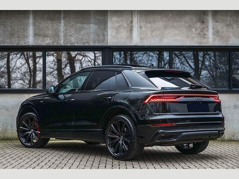 Schwarz Gebraucht 2021 Audi Q8 Ambiente SUV | 53.000 € (Superpreis) - Bild 1/4