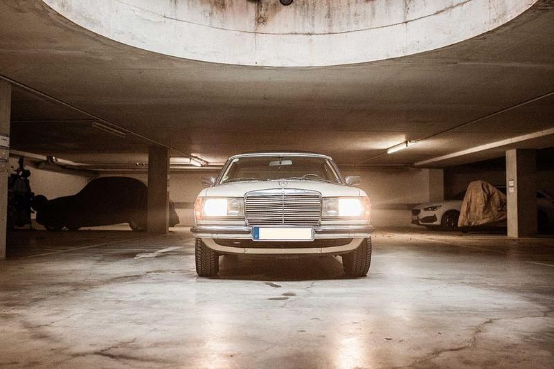 Gebraucht Mercedes 230 136 PS (100 kW) 1981 Beige Coupé