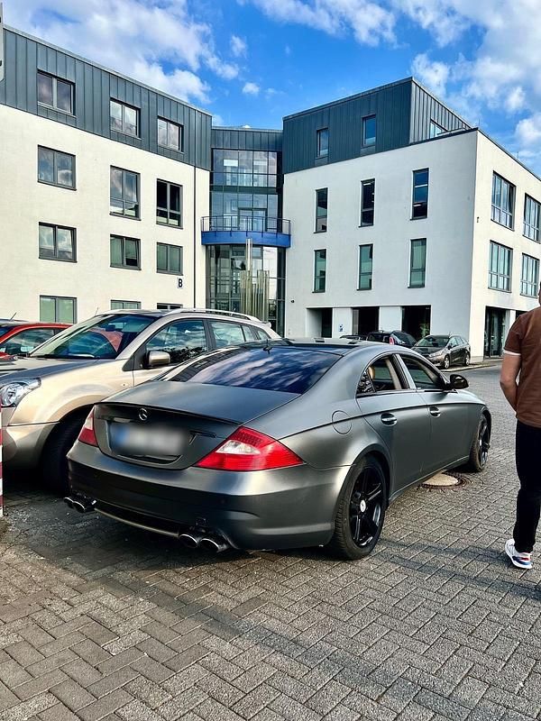 Silber Gebraucht 2005 Mercedes CLS500 Limousine | 12.500 € (Etwas zu teuer) - Bild 1/4