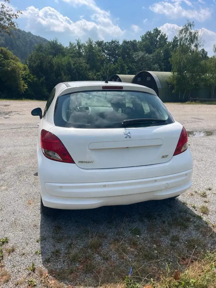 Gebraucht Peugeot 207 90 PS (66 kW) 2012 Weiß Coupé
