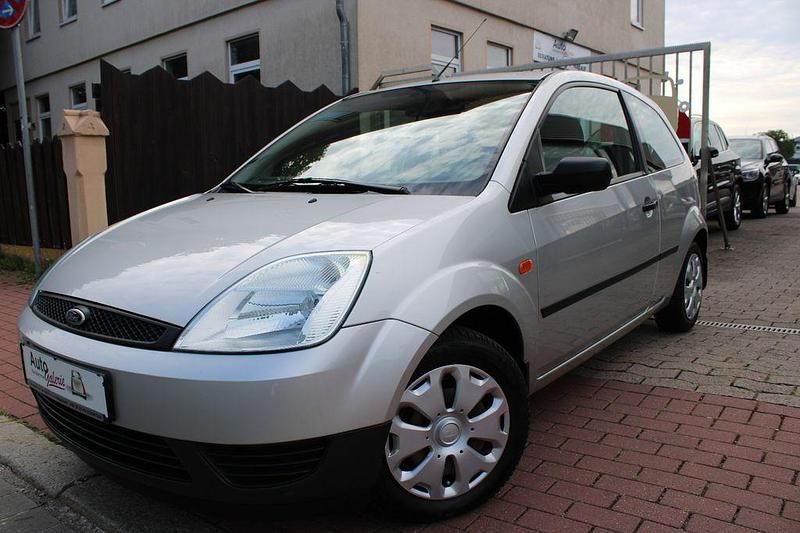 Silber Gebraucht 2004 Ford Fiesta Ambiente Kleinwagen | 1.990 € (Teuer) - Bild 1/4