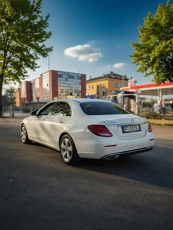 Gebraucht Mercedes E200 150 PS (110 kW) 2017 Weiß Limousine