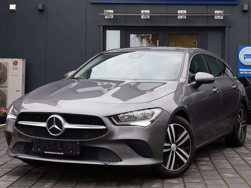 Mountaingrau metalliclack Gebraucht 2023 Mercedes CLA200 Shooting Brake Kombi | 26.400 € (Superpreis) - Bild 1/4