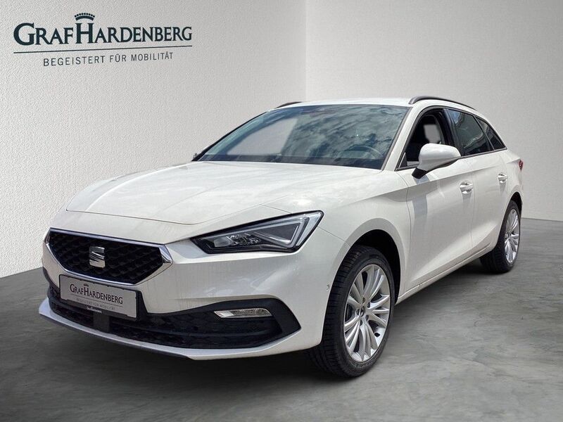 Weiß Gebraucht 2024 Seat Leon Style Limousine | 34.990 € (Teuer) - Bild 1/4