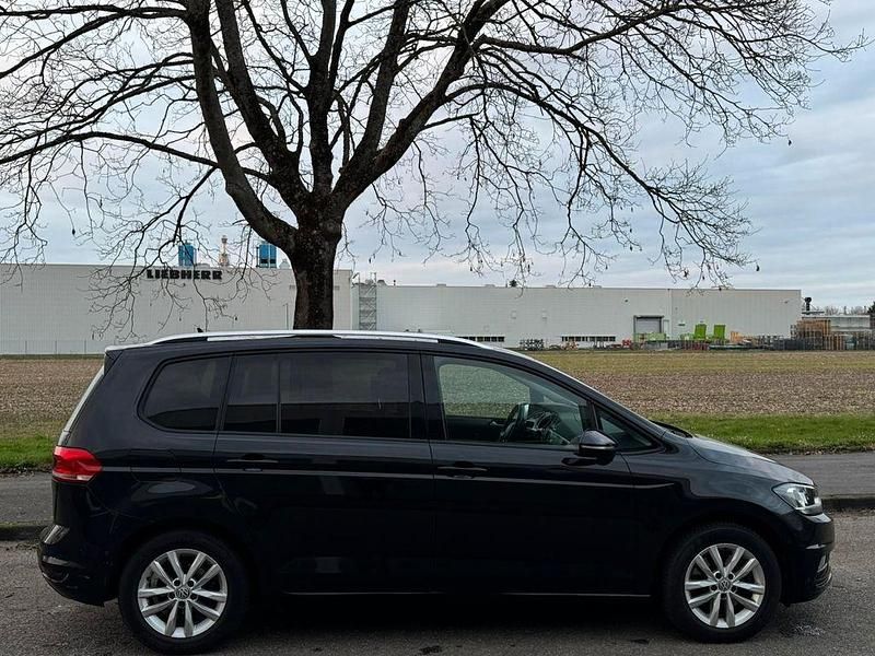 Gebraucht VW Touran 116 PS (85 kW) 2016 Schwarz Van / Kleinbus
