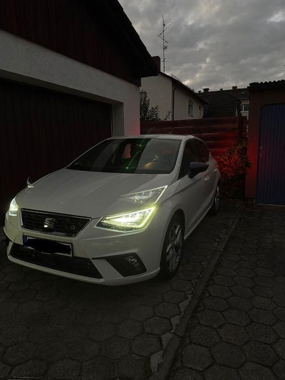Weiß Gebraucht 2019 Seat Ibiza Beats Kleinwagen | 14.700 € (Etwas zu teuer) - Bild 1/4