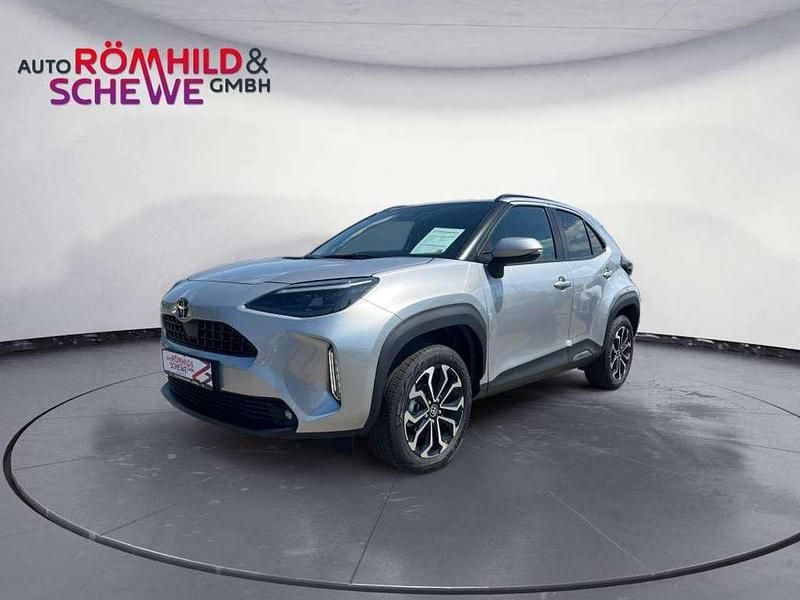 Schimmering silber metallic Neu 2025 Toyota Yaris Cross SUV | 32.757 € (Etwas zu teuer) - Bild 1/4