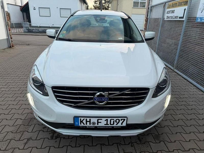 Gebraucht Volvo XC60 Momentum 190 PS (139 kW) 2016 Weiß SUV