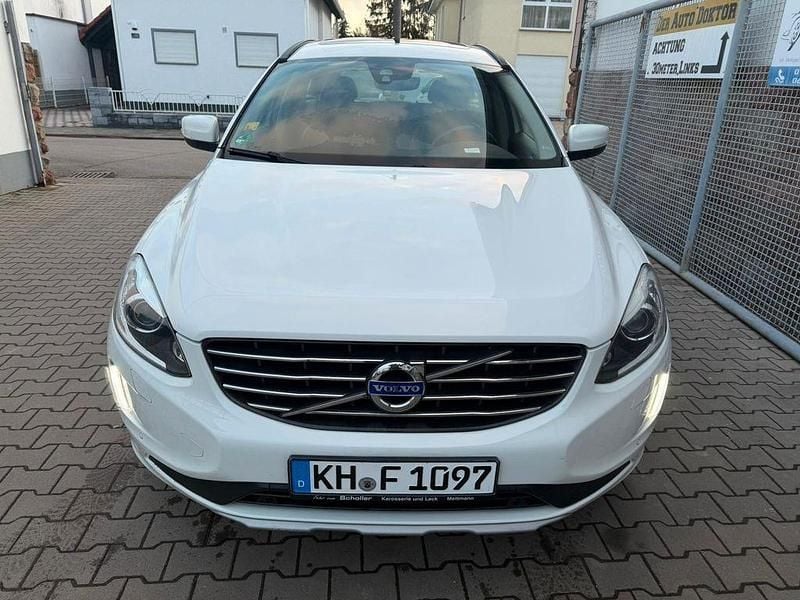 Gebraucht Volvo XC60 Momentum 190 PS (139 kW) 2016 Weiß SUV