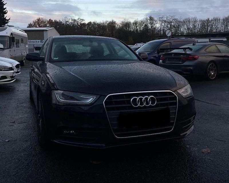 Gebraucht Audi A4 Ambiente 150 PS (110 kW) 2015 Blau Limousine